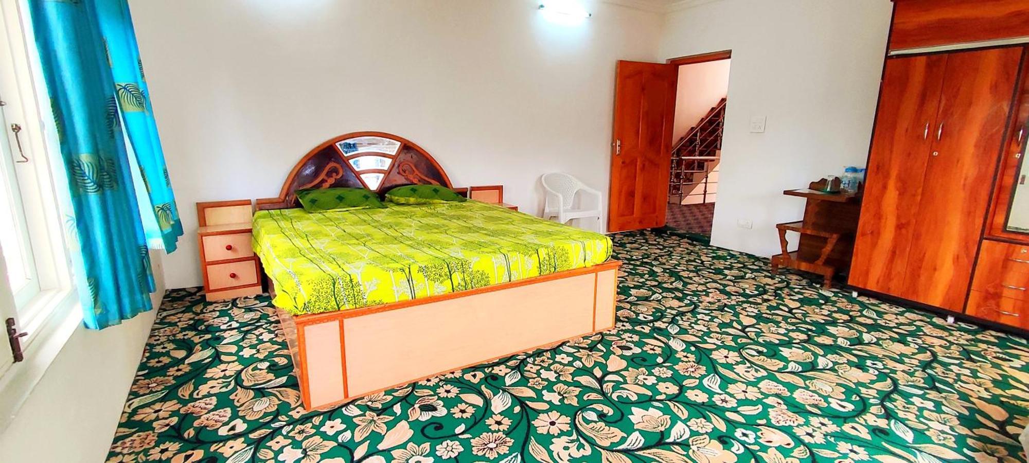 The Clover Inn Srīnagar Esterno foto