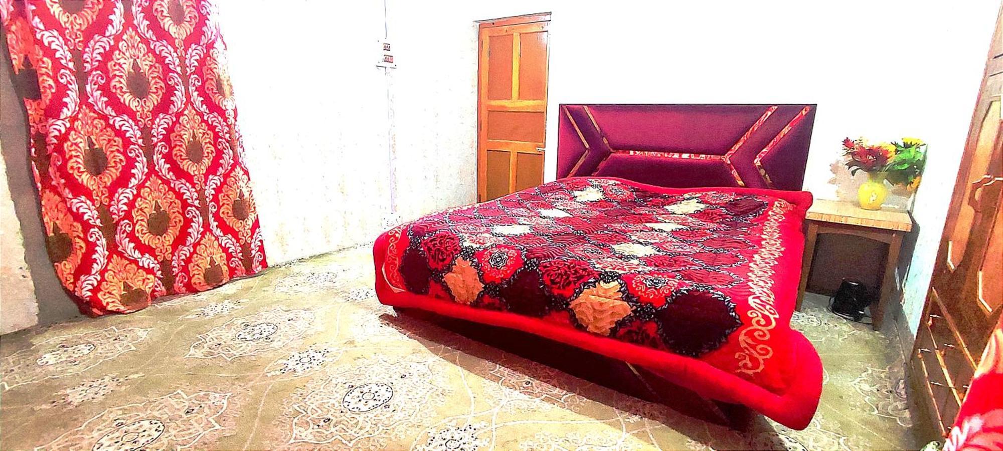 The Clover Inn Srīnagar Camera foto