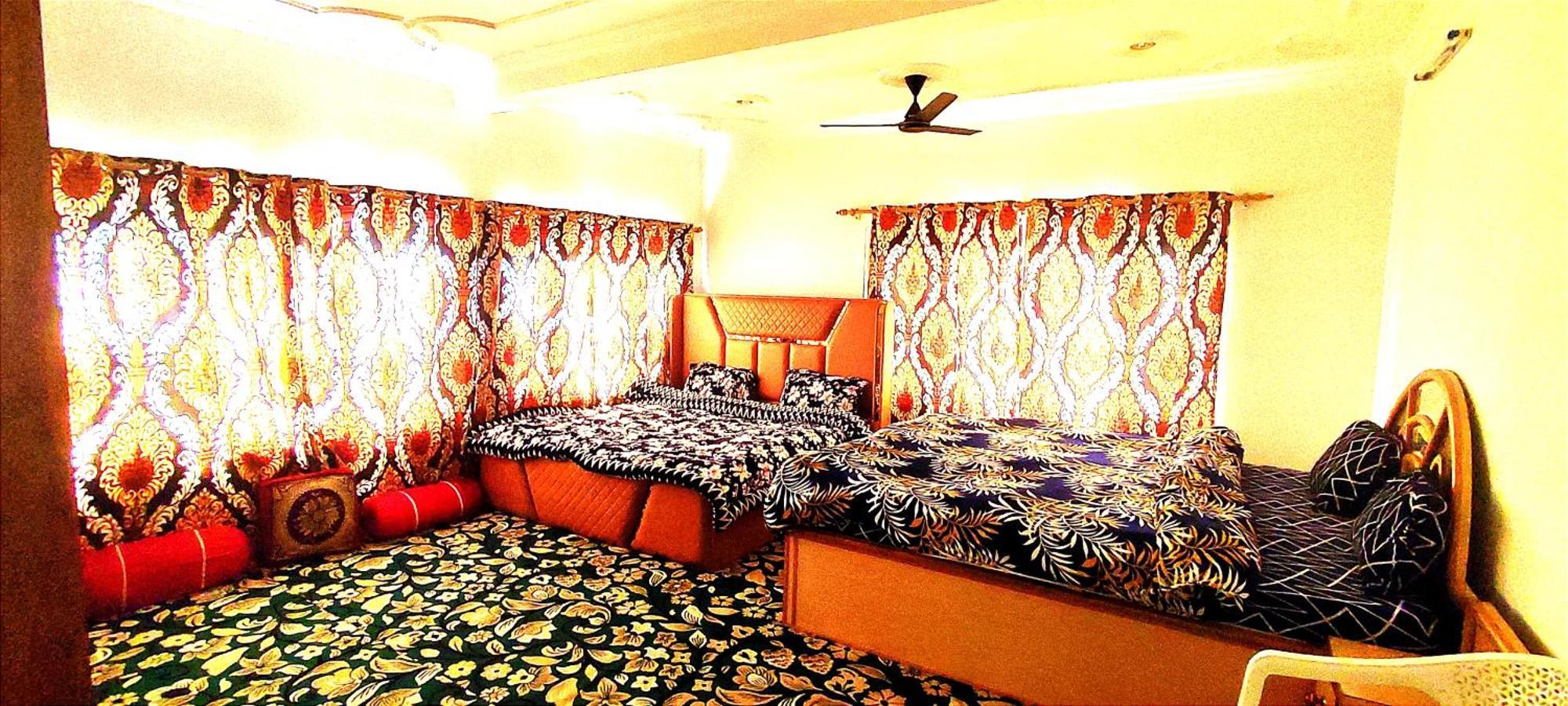 The Clover Inn Srīnagar Esterno foto